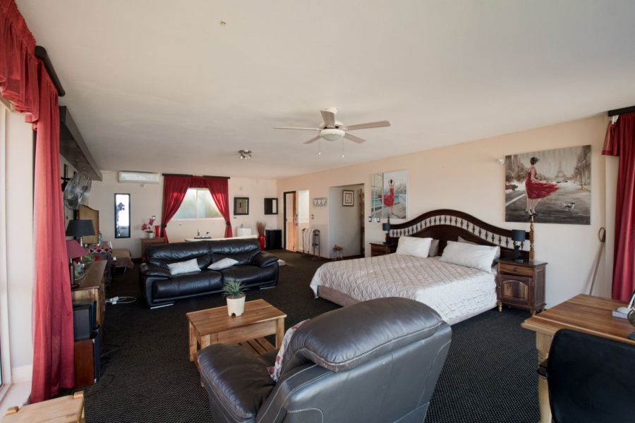 7 Bedroom Property for Sale in Outeniqua Strand Western Cape